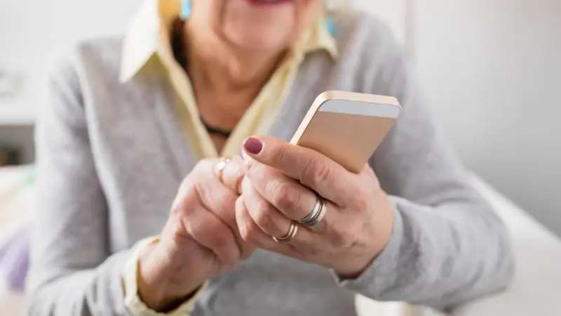 Cost-Effective Ways for Seniors to Buy iPhones